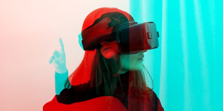 The Benefits and Disadvantages of Virtual Reality